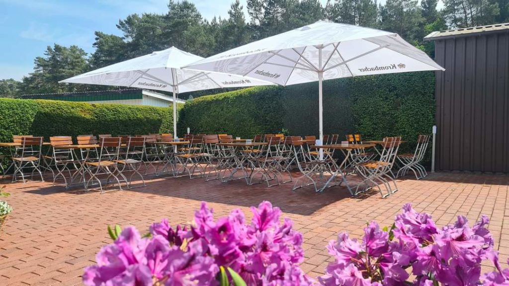 Das aktuelle Bild hat keinen Alternativtext. Der Dateiname ist: Biergarten.jpg